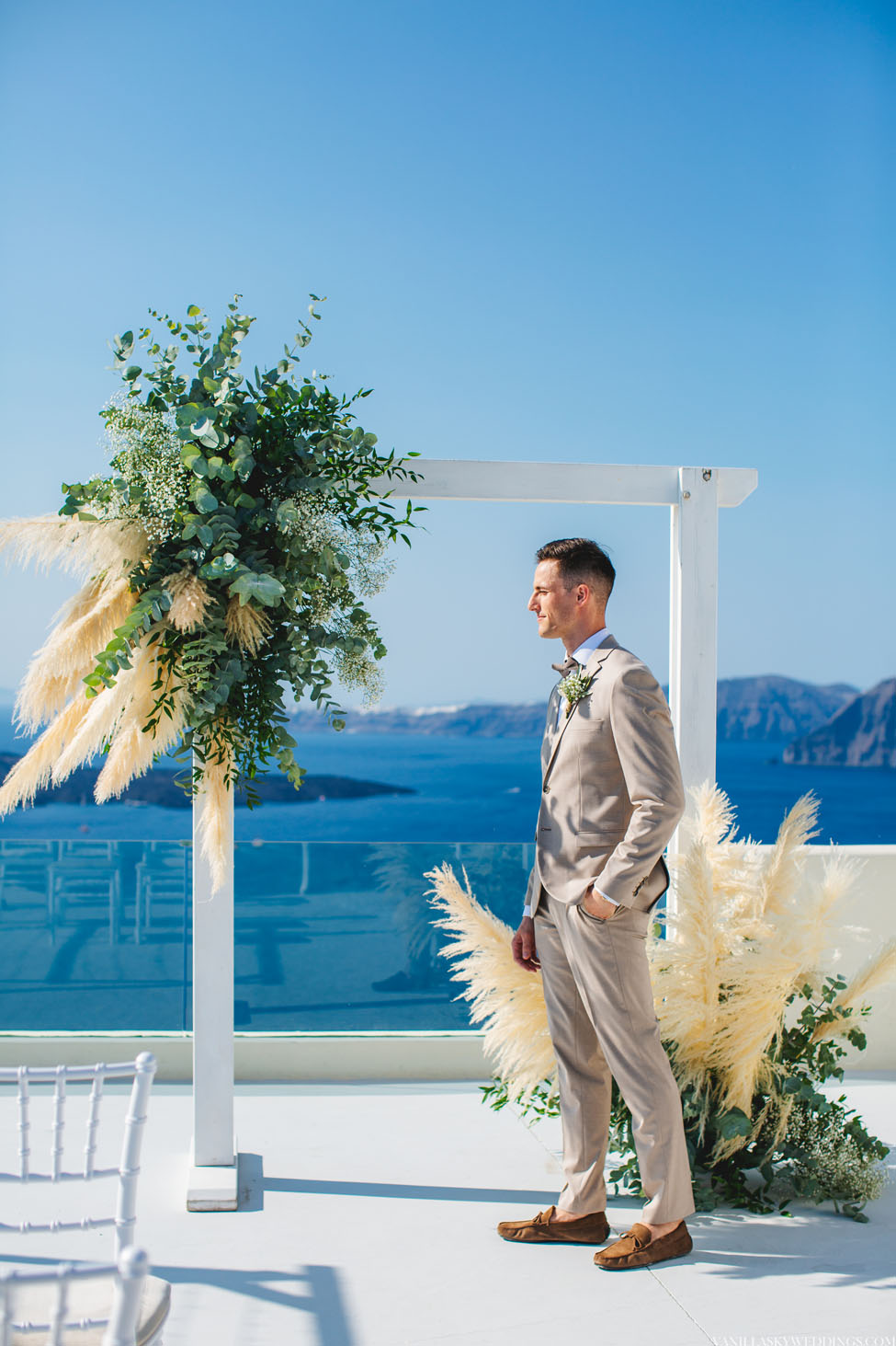 pampas-el-viento-santorini-elopement-wedding-intimate-ceremony-reception